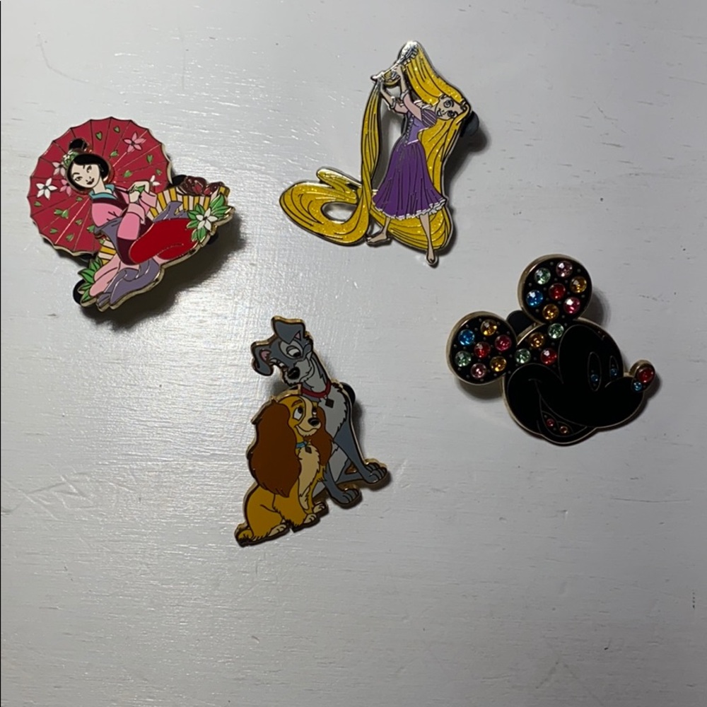 4 Disney Pins